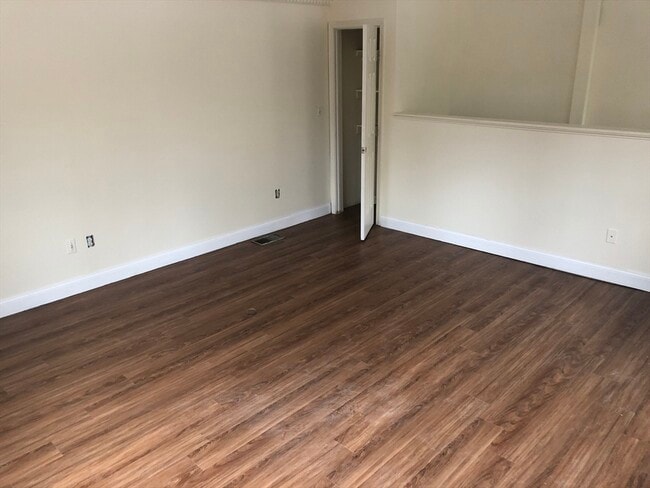 Building Photo - 44 Smith St