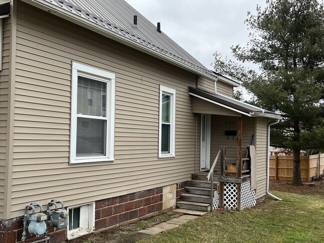 Building Photo - ad521