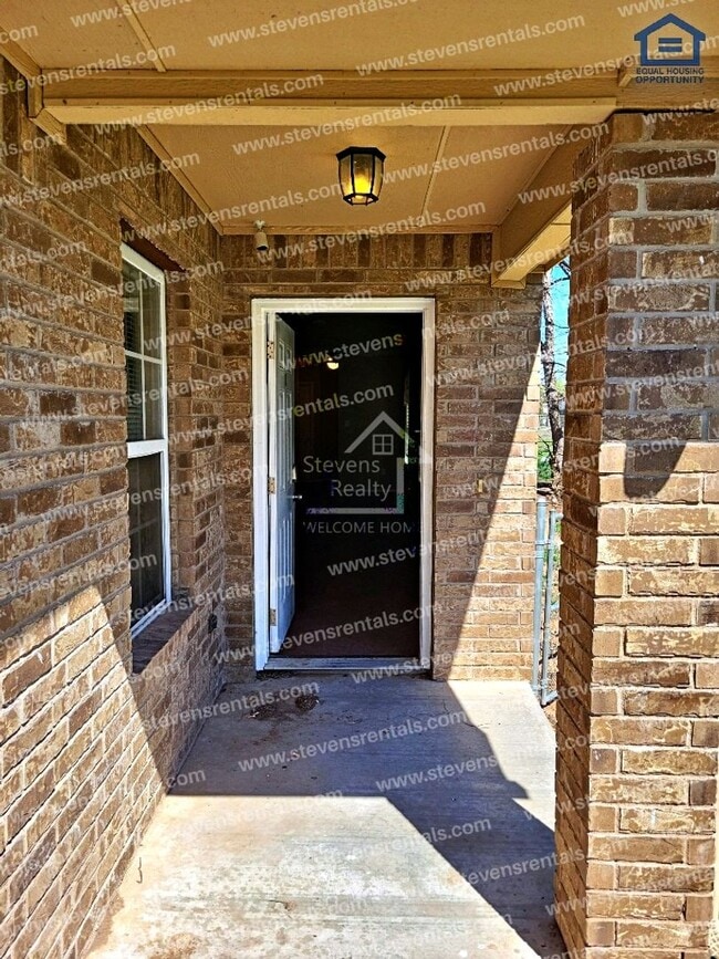 Building Photo - 411 SW Garfield Ave