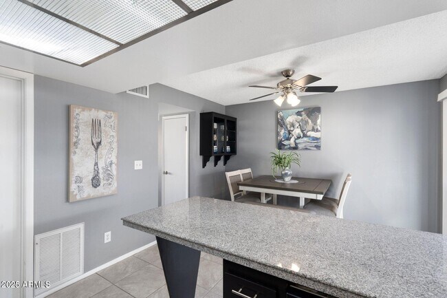 Foto del edificio - 6921 E Osborn Rd