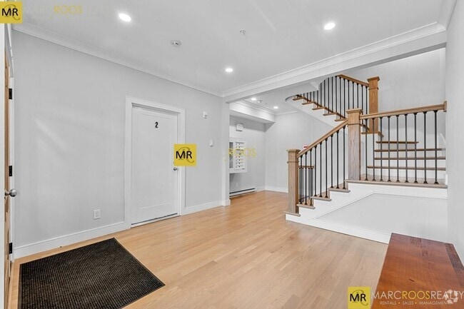 Building Photo - 529 Newbury St