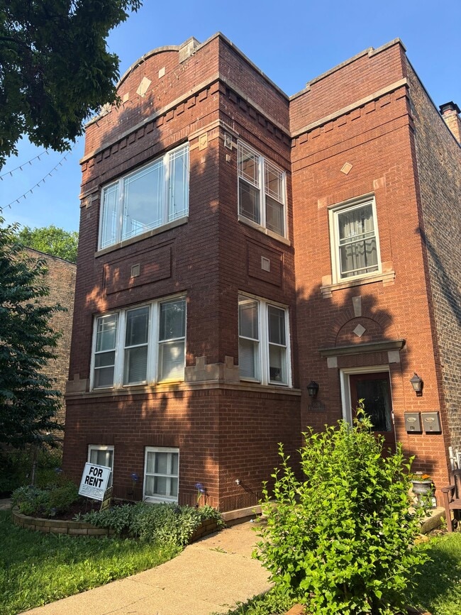 Foto del edificio - 3838 N Bernard St