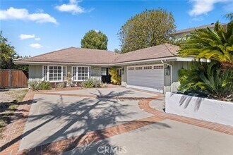 Building Photo - 24291 Los Serranos Dr