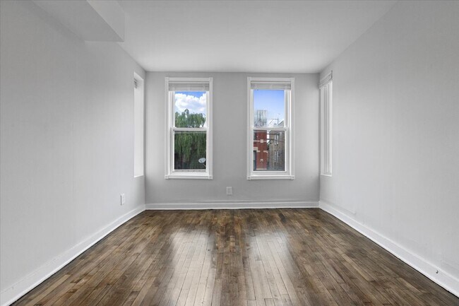 Foto del edificio - 1849 W Augusta Blvd