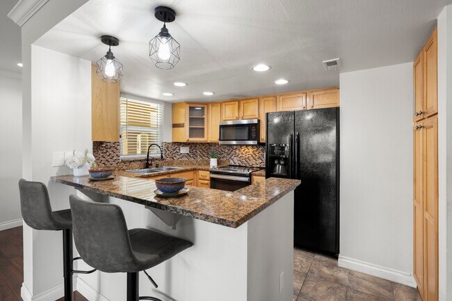 Building Photo - 15273 Maturin Dr