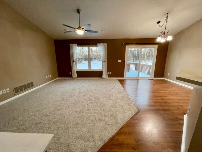 Building Photo - Spacious 4 Bedroom 3 Bathroom home