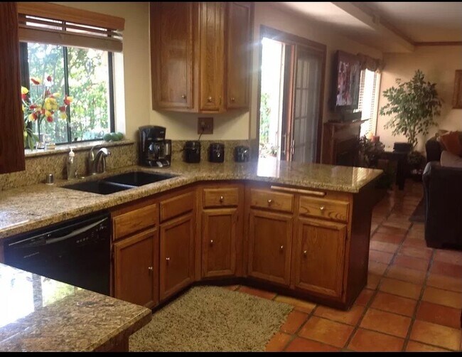 Building Photo - 1101 Heatherview Dr