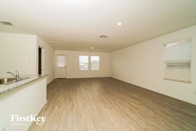 Foto del edificio - 13022 Rosemary Cove