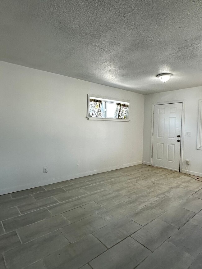 Building Photo - 14003 N Palm St