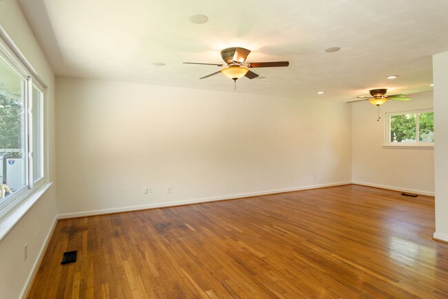 Foto del edificio - 517 Sweeney Road