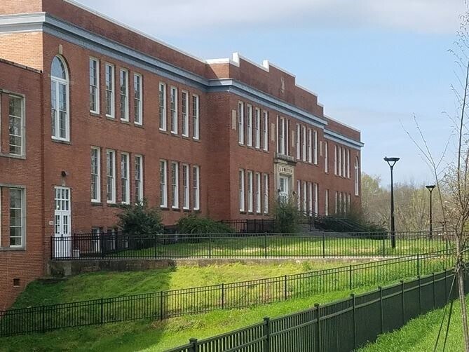 Foto del edificio - 200 E Umstead St