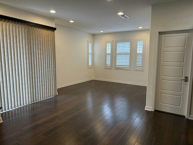 Building Photo - 2071 Lynx Way