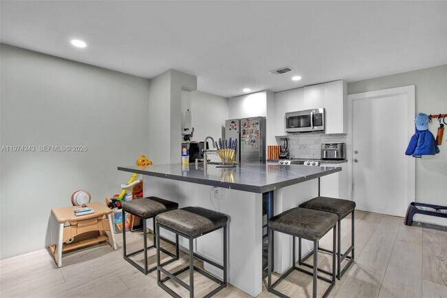 Foto del edificio - 850 Sorrento Dr