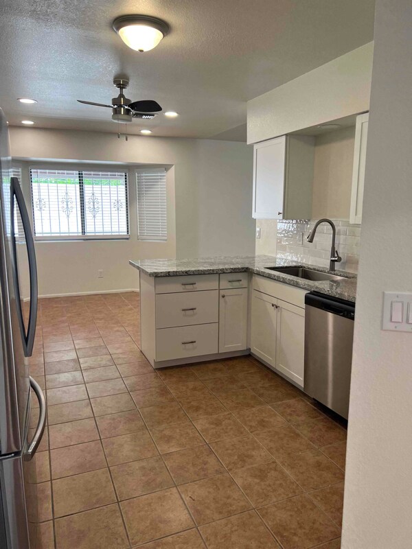 Building Photo - 1570 N Rachel Pl