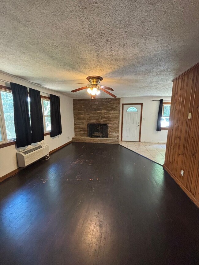 Foto del edificio - 62 Cullowhee Heights Rd