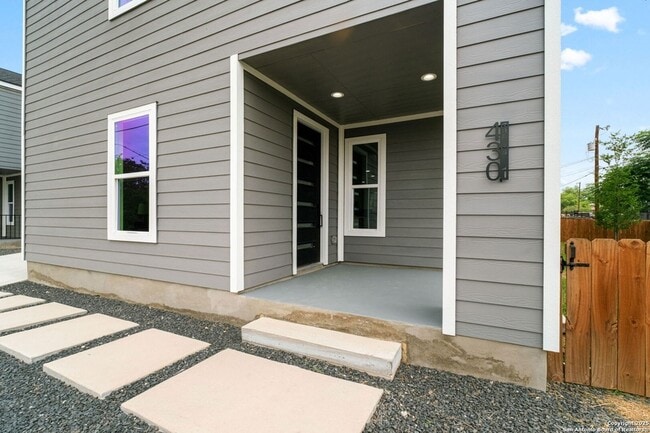 Building Photo - 420 Dreiss St