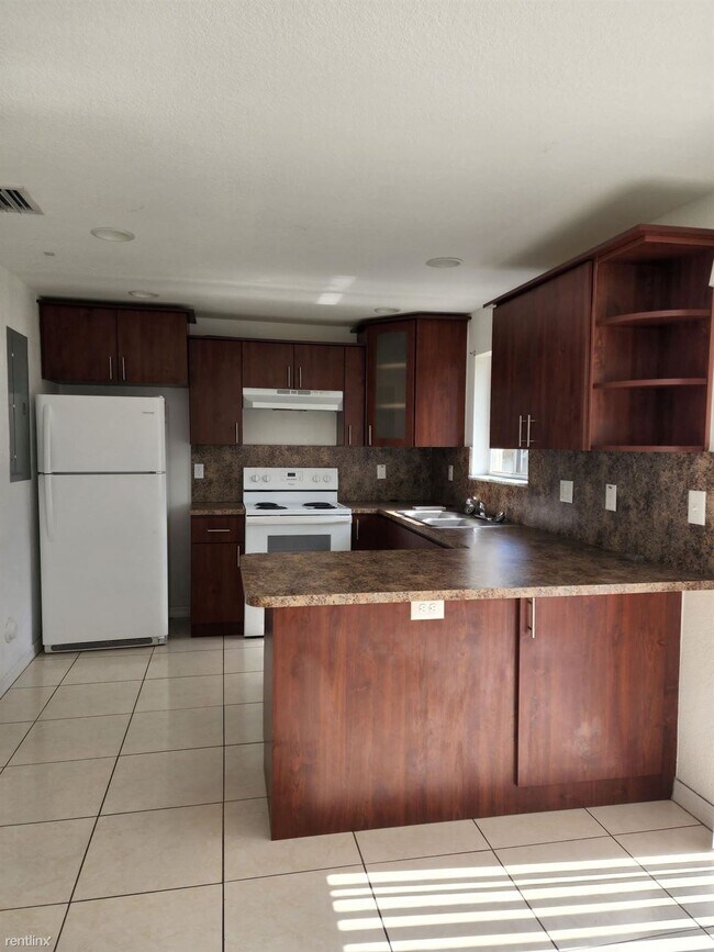 Foto del edificio - 4 br, 2 bath House - 2100 NW 76th St