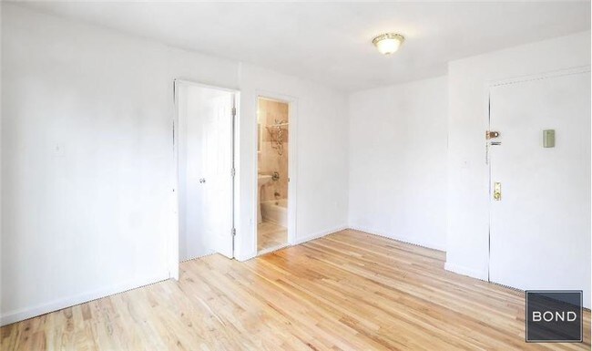 Building Photo - 26 Clinton St