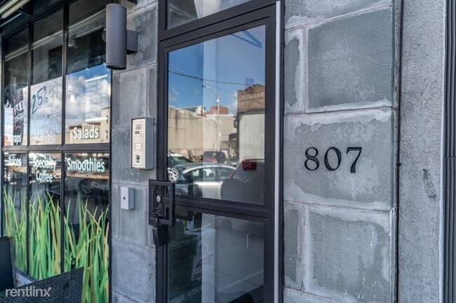 Building Photo - 807 N 2nd St