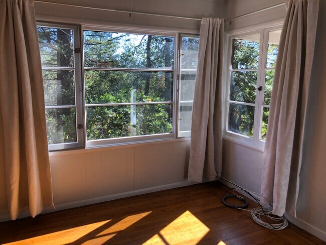 Livingroom - 1085 Orchard Rd