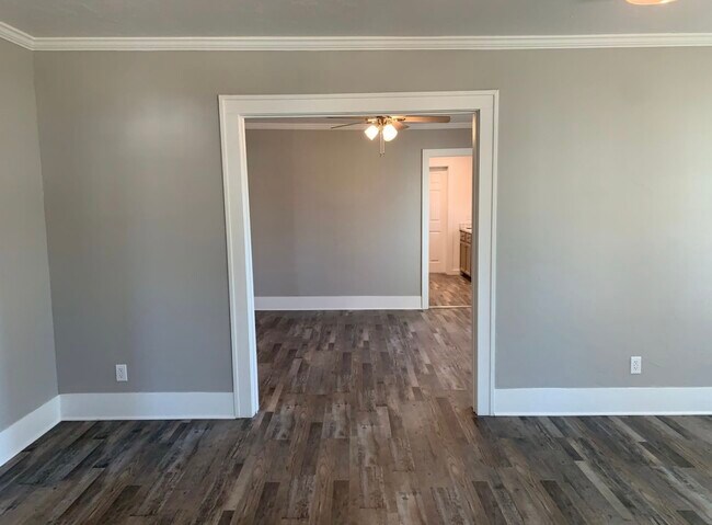 Foto del edificio - 613 W 22nd St