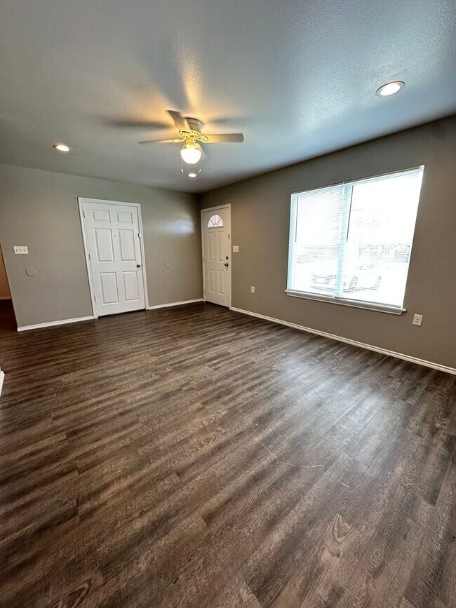 Foto del edificio - Move In Special 1/2 Off First Months Rent! - Cute 3 Bedroom Home Located In Chatman Hill