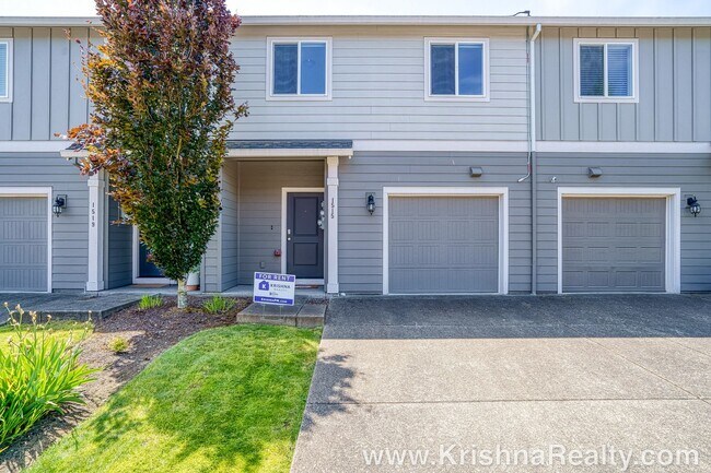Eco-Friendly & Modern Townhome in Hazel De... - Eco-Friendly & Modern Townhome in Hazel De...