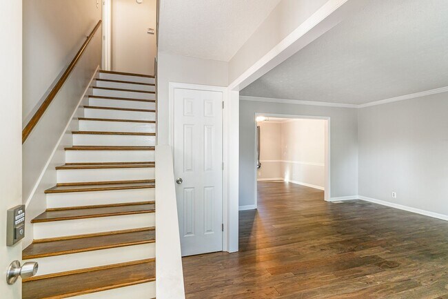 Foto del edificio - Beautifully maintained and move-in ready 3BR/2.5BA