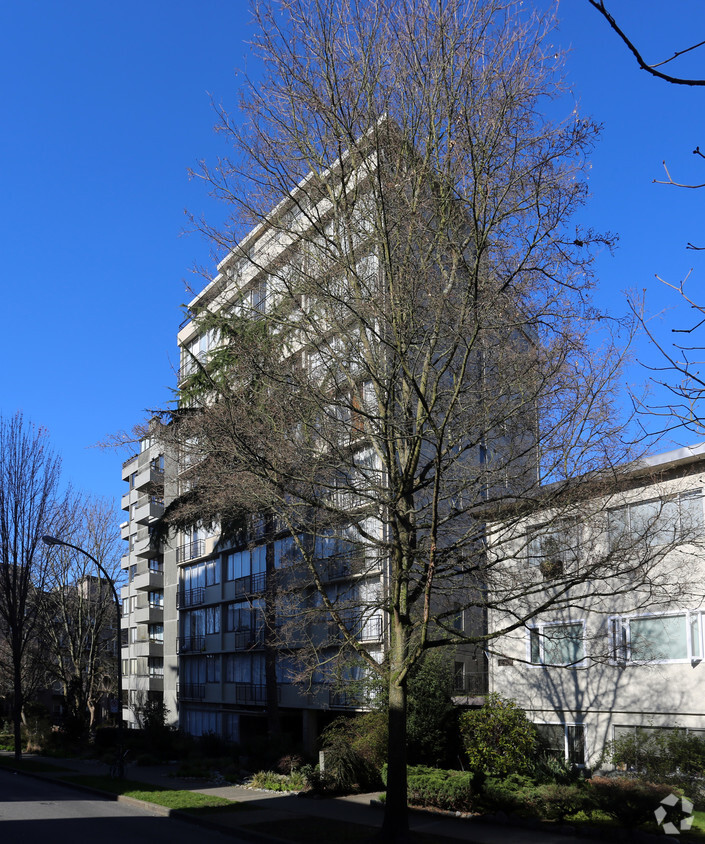 Photo du bâtiment - 1445 Pendrell St