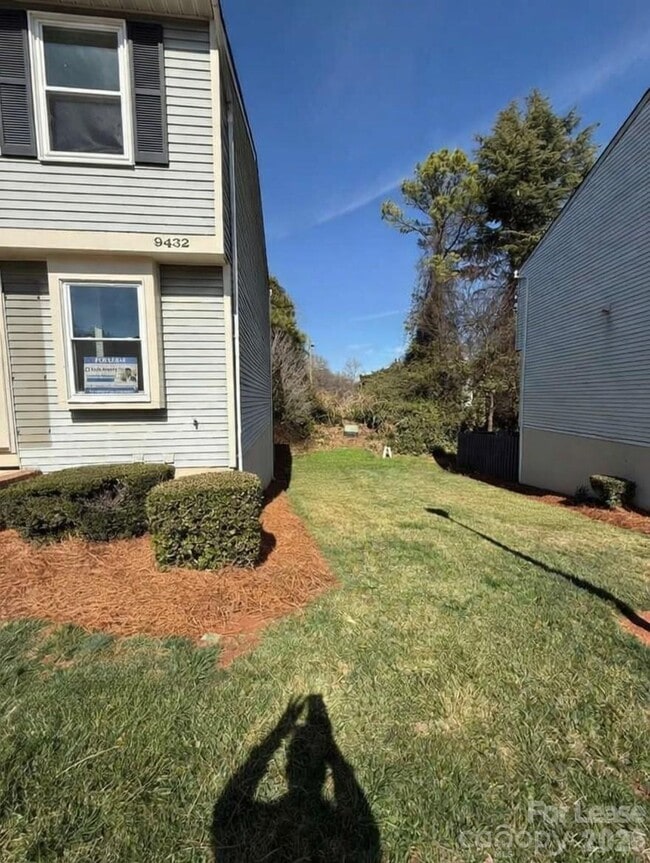 Building Photo - 9432 Lexington Cir