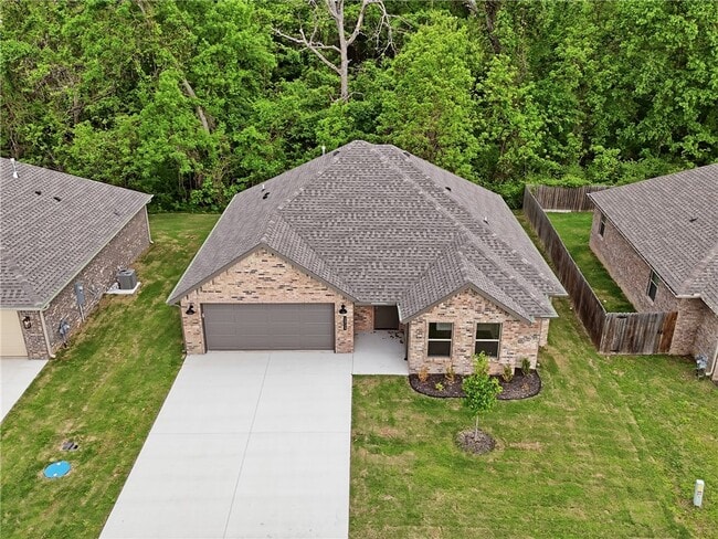 Building Photo - 1313 Valley Dr