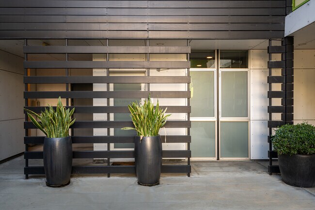 Foto del edificio - 825 N Kings Rd