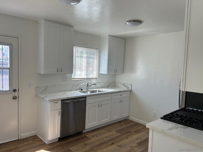 Foto del edificio - 3672 Bancroft St