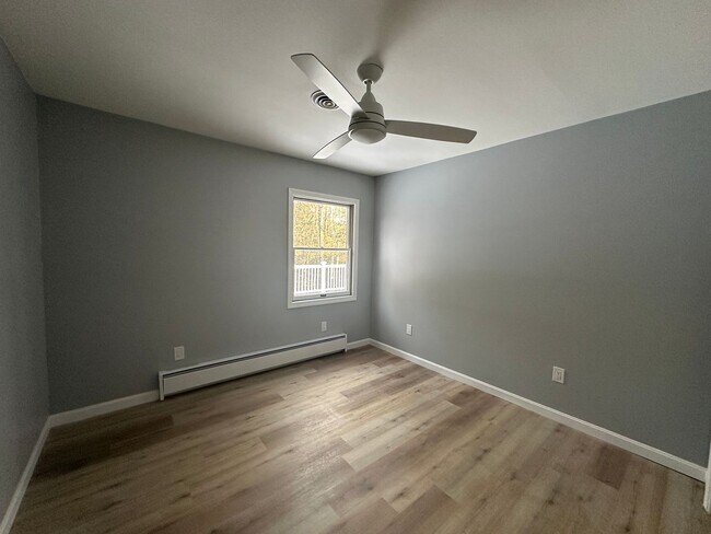 Building Photo - Newly Renovated Home Available in Bennington!
