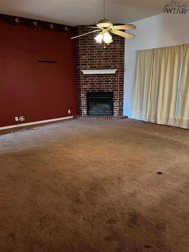 Foto del edificio - 902 Sugarbush Ln