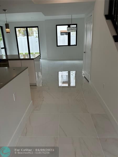Foto del edificio - 4151 S oaks Pl