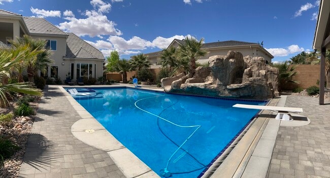 Building Photo - 355 E Chateau Meadows Cir