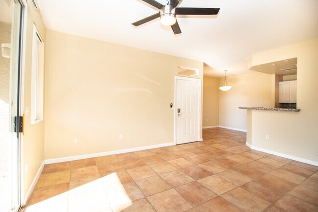 Foto del edificio - 3830 E Lakewood Parkway East