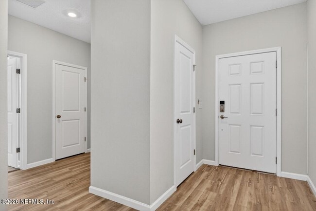 Building Photo - 14790 Cashew Ave