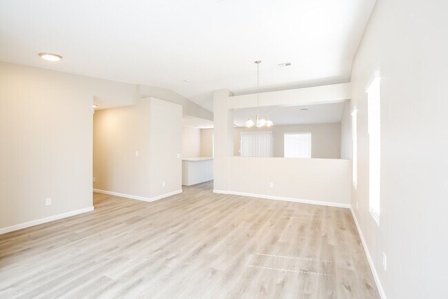 Building Photo - 3117 Honeysuckle Ave