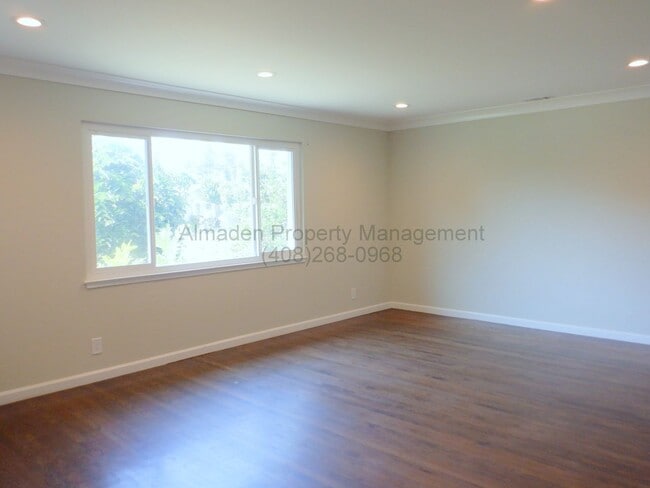 Building Photo - Remodeled Home in Great Location w/ Award ...