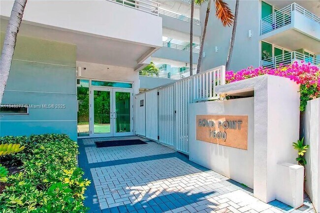 Foto del edificio - 7800 Collins Ave