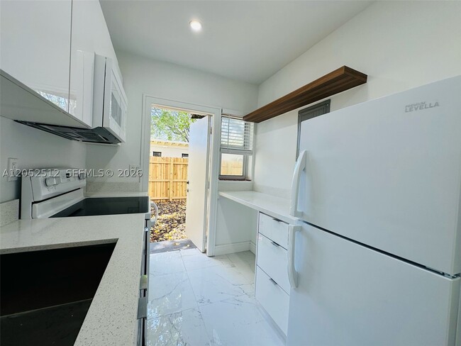 Foto del edificio - 407 SE 14th Ct