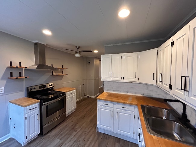 Building Photo - 1 Ware