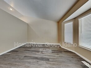Building Photo - 508 Holladay Dr
