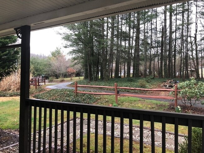 Foto del edificio - Asheville Cottage Close to VA Hospital, As...