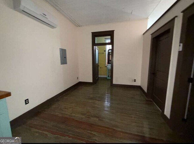 Foto del edificio - 359 Railroad St