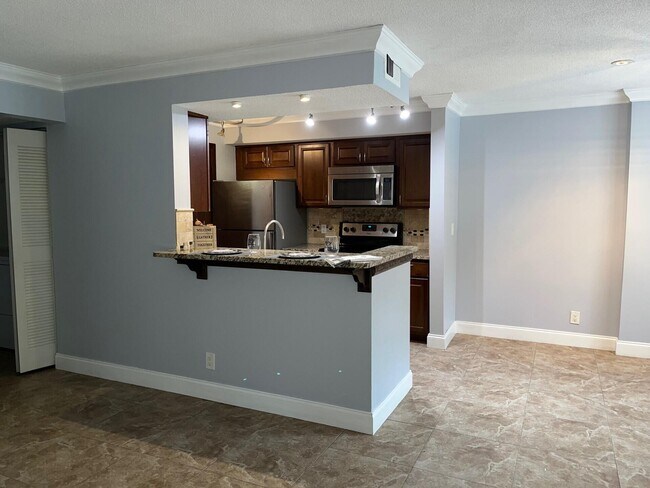 Building Photo - 815 Boynton Beach Blvd