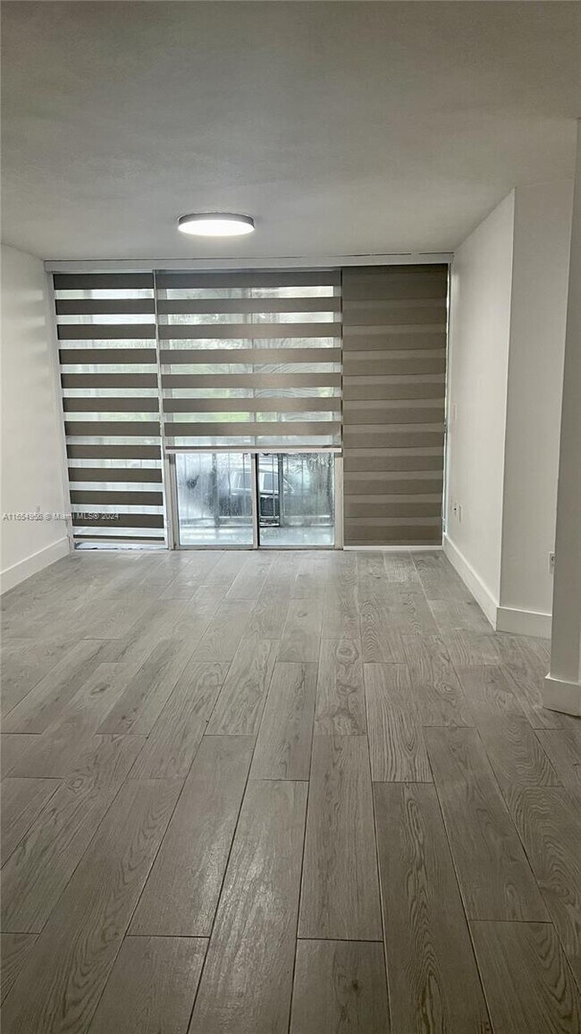 Foto del edificio - 6955 NW 186th St