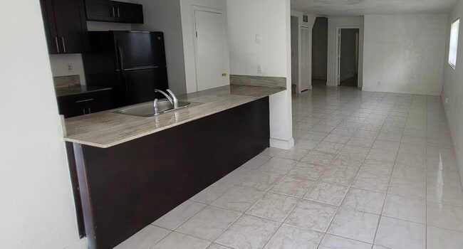 Building Photo - 3760 Riverside Dr